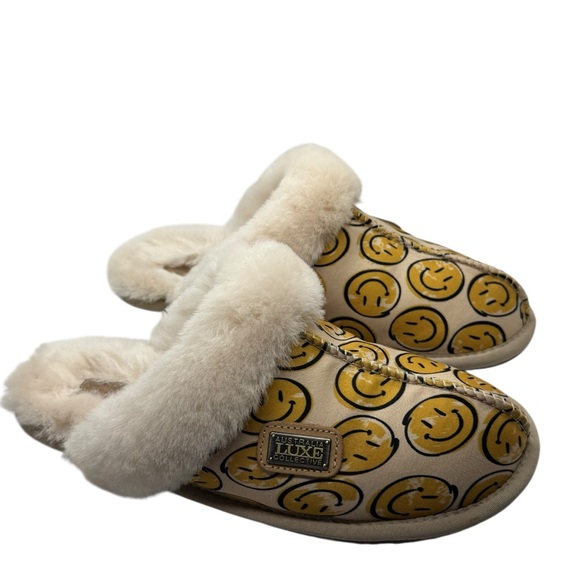 Australia Luxe Collective Sheep Fur Happy Face Closed Toe Mule Leather Slippers - Picture 2 of 10